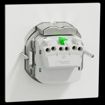  Prise sol equip carr�e m�tal 