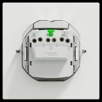  Prise sol equip carr�e m�tal 