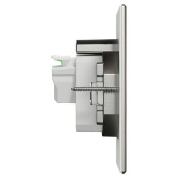  Prise sol equip carr�e m�tal 